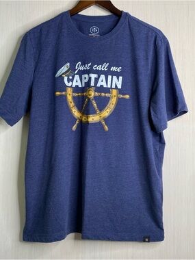 Mountain & Isles Just Call Me Captain Short Sleeve Graphic T-Shirt Blue XL
